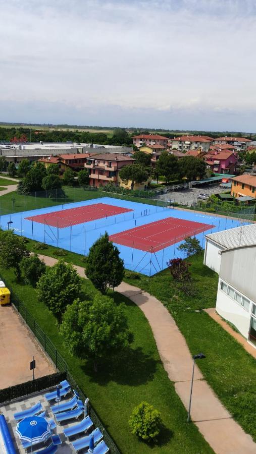 Villaggio Hemingway - Family Aparthotel Caorle Exterior photo